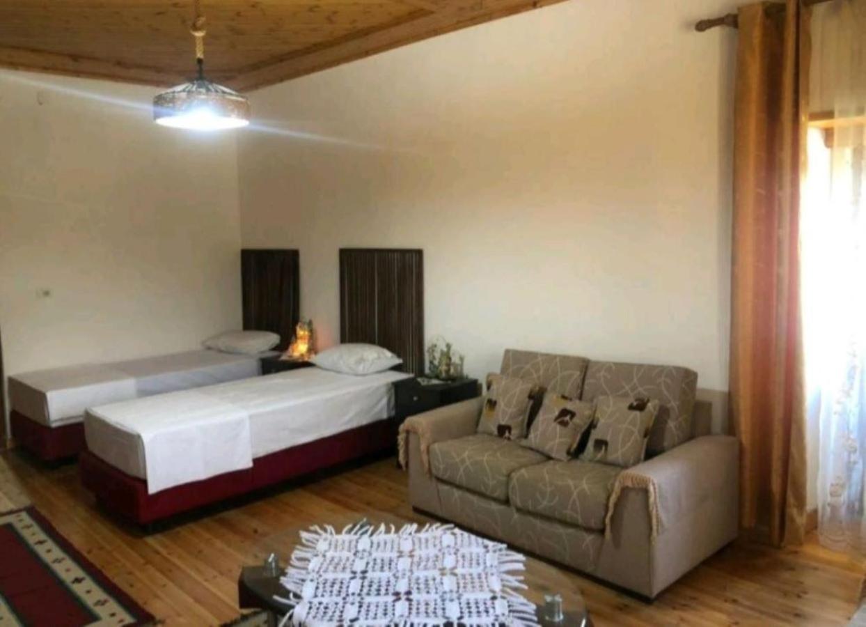 Miziriguesthouse จีโรคาสเตอร์ ภายนอก รูปภาพ