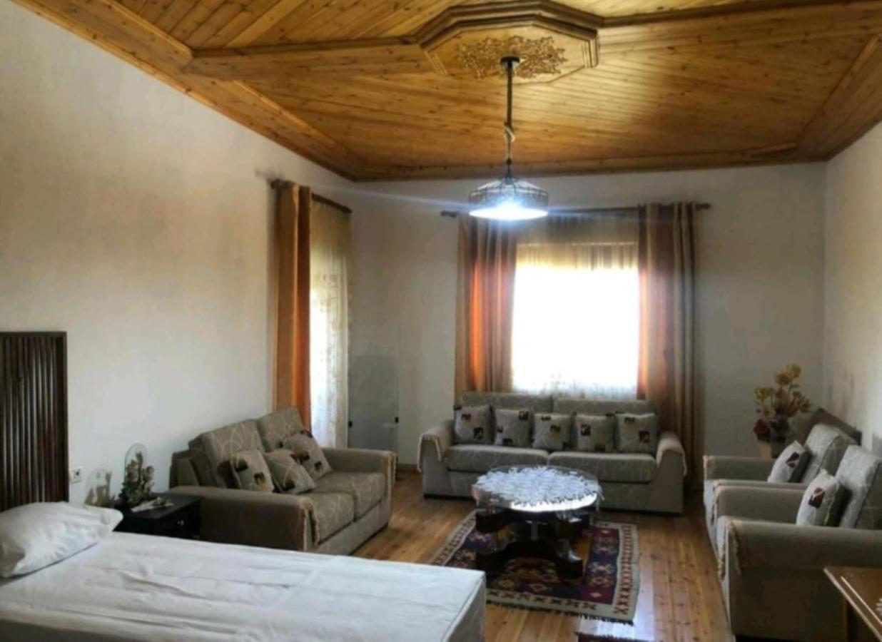 Miziriguesthouse จีโรคาสเตอร์ ภายนอก รูปภาพ