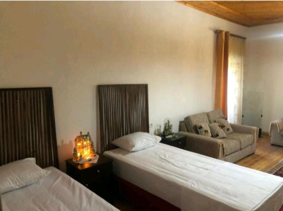 Miziriguesthouse จีโรคาสเตอร์ ภายนอก รูปภาพ