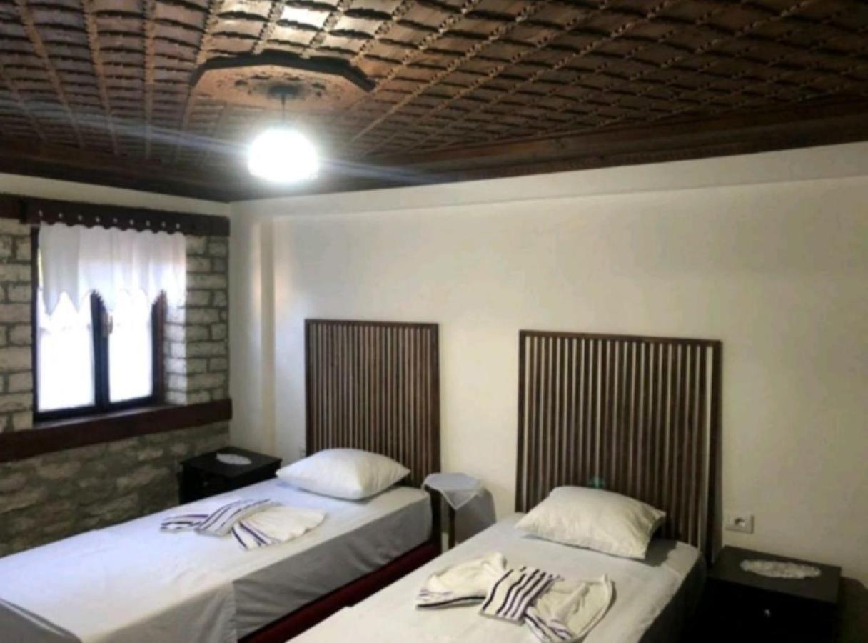 Miziriguesthouse จีโรคาสเตอร์ ภายนอก รูปภาพ