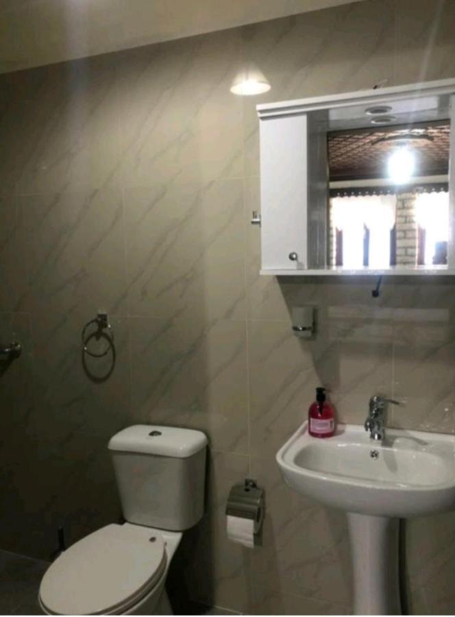 Miziriguesthouse จีโรคาสเตอร์ ภายนอก รูปภาพ
