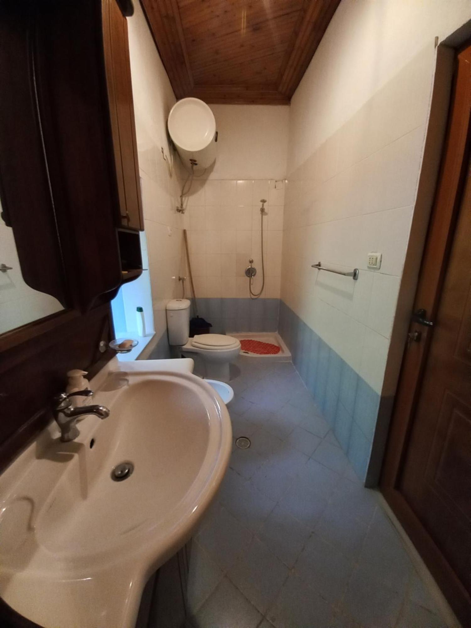 Miziriguesthouse จีโรคาสเตอร์ ภายนอก รูปภาพ