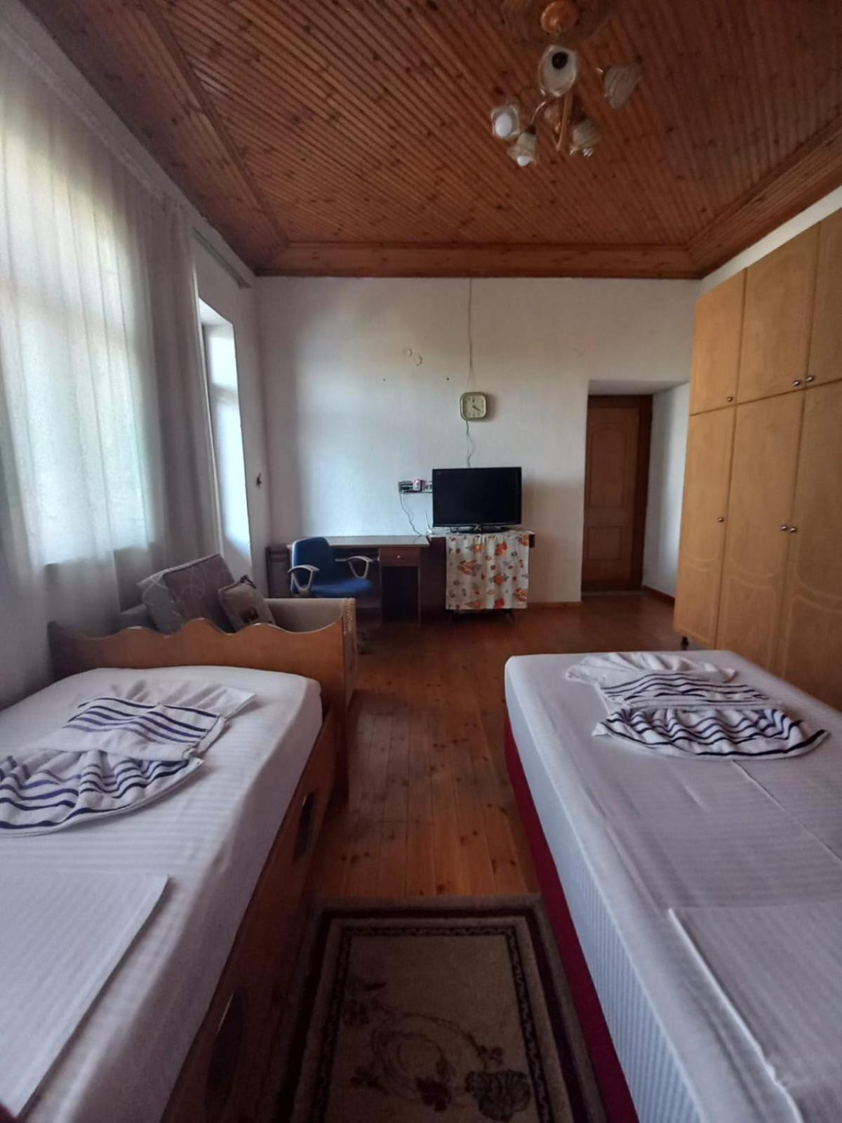 Miziriguesthouse จีโรคาสเตอร์ ภายนอก รูปภาพ