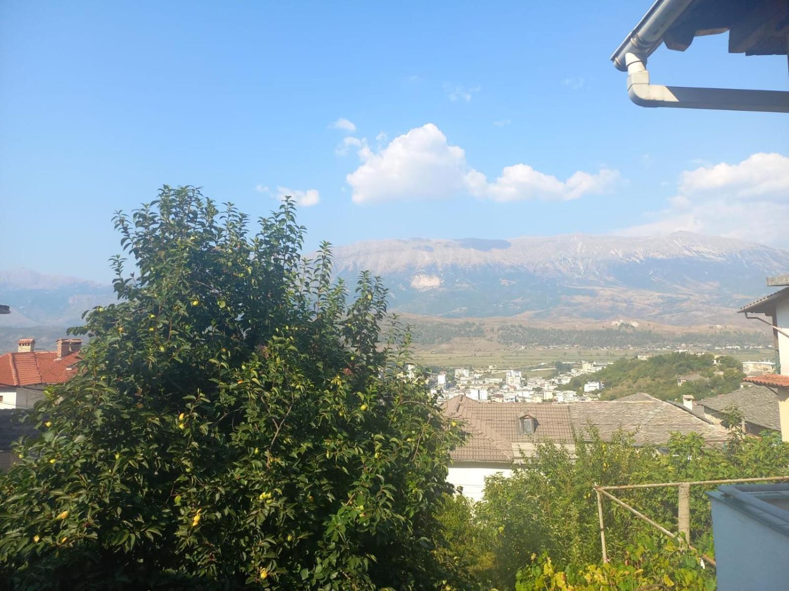Miziriguesthouse จีโรคาสเตอร์ ภายนอก รูปภาพ