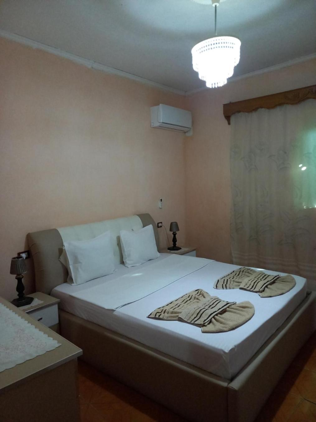 Miziriguesthouse จีโรคาสเตอร์ ภายนอก รูปภาพ